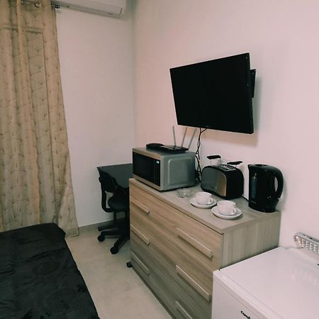 Fairwinds - Double Room With Ensuite - Luqa Airport - Self Check In & Out Available Luaran gambar